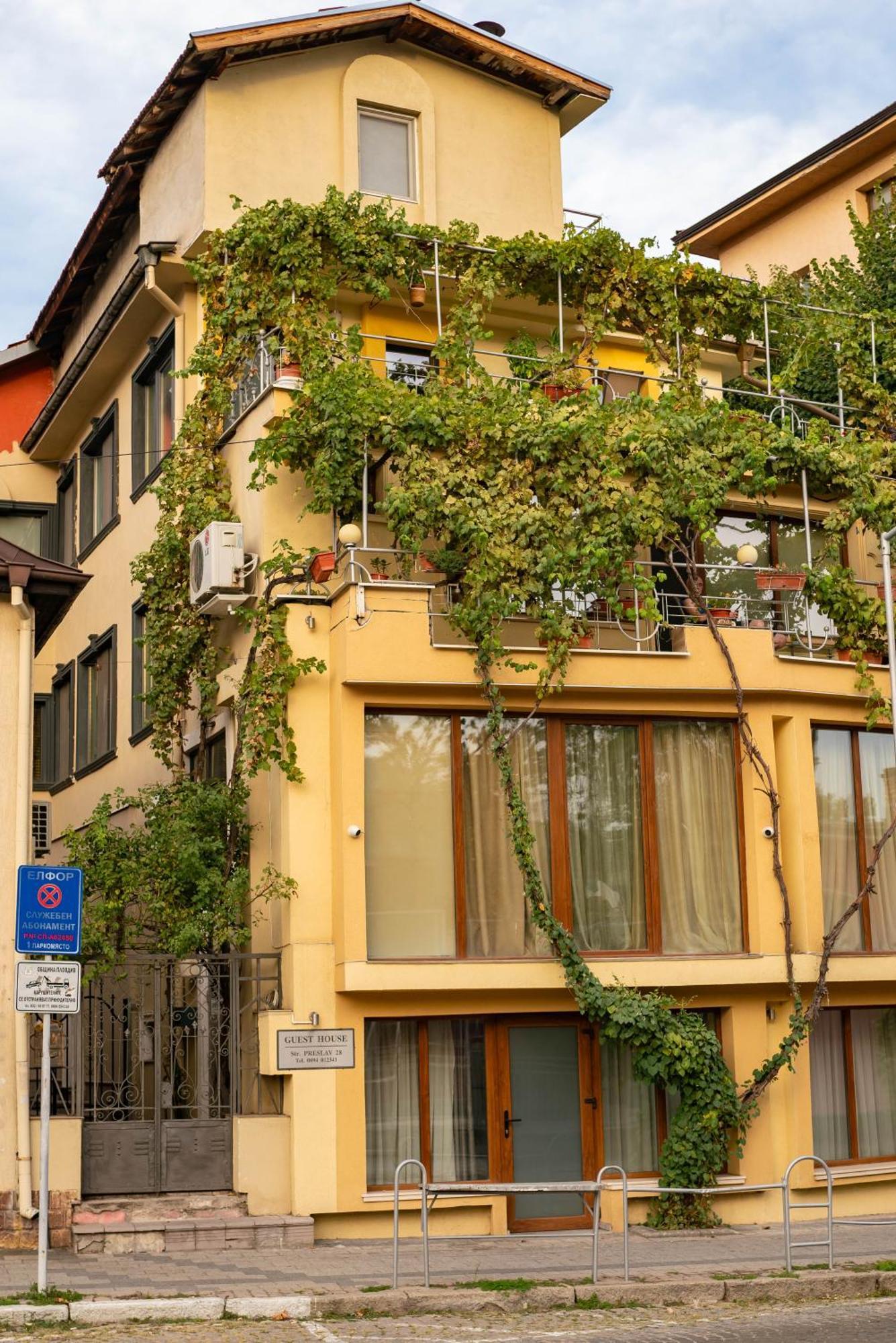 2-Bedroom Flat - Sunny Balcony Plovdiv Kültér fotó